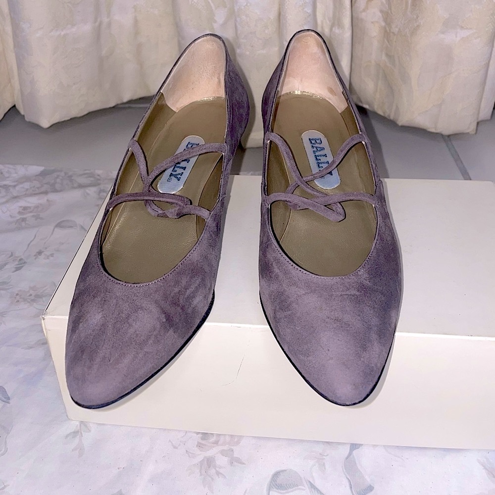 GREAT BUY❗️Big Sale‼️vintage Bally Uptown suede low heels shoes in mauve!